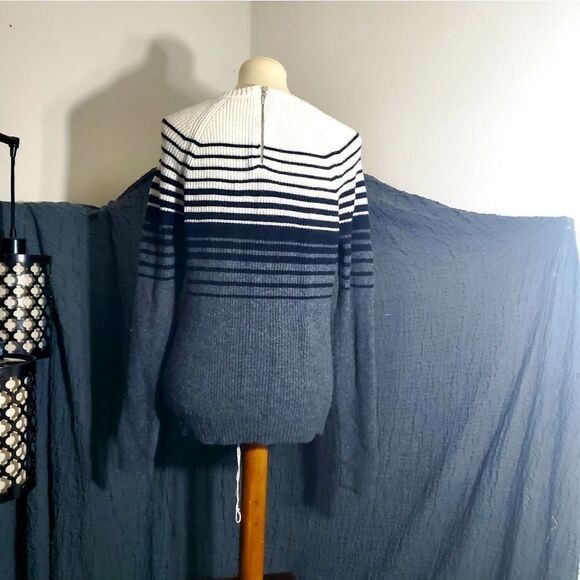 GAP Neutrals Striped Sweater Top Size Small - Picture 2 of 12